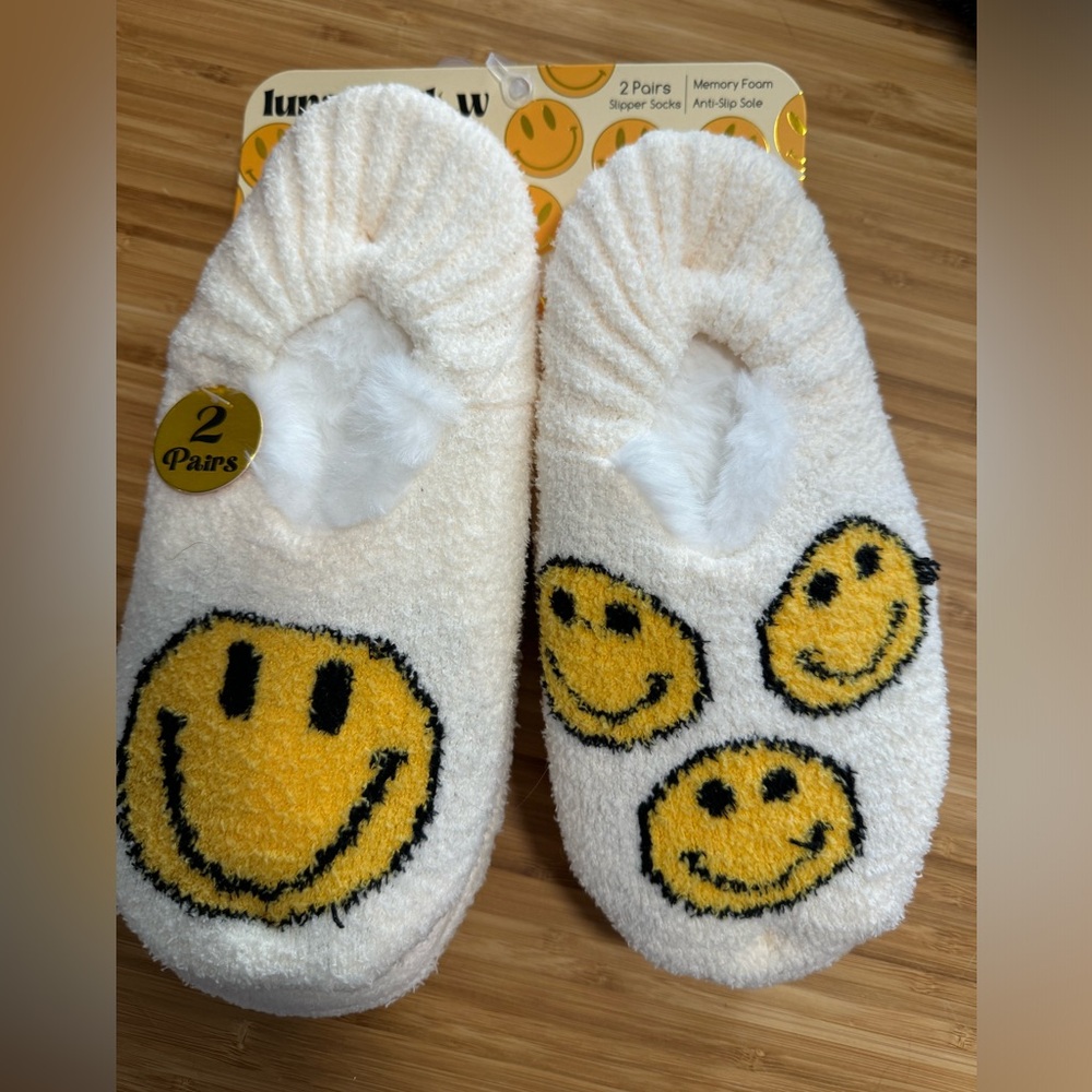 Smiley Face Fuzzy Slipper Socks